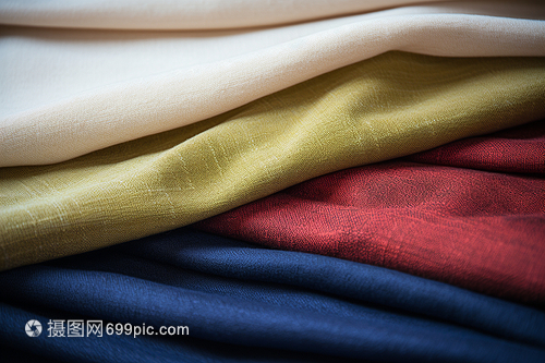 彩色亞麻布與針織品 自然與柔美的時(shí)尚對(duì)話